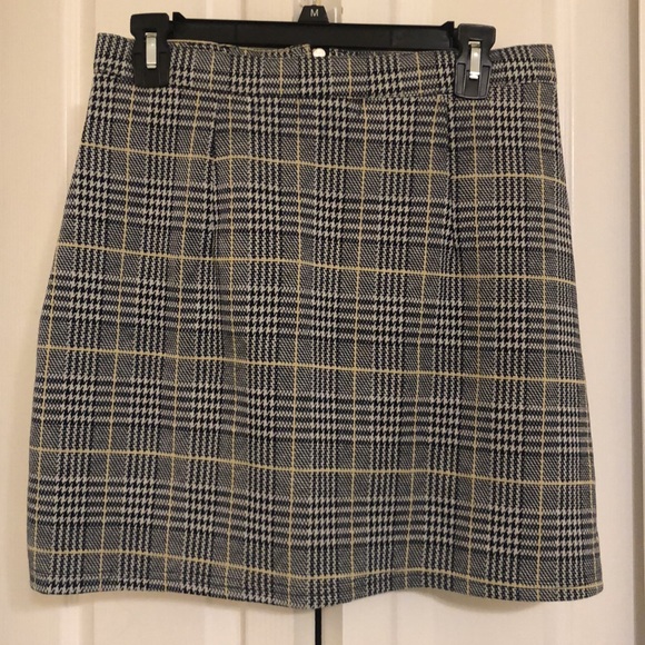 Plaid Mini Skirt 💛🖤 Clueless vibes - Picture 9 of 9